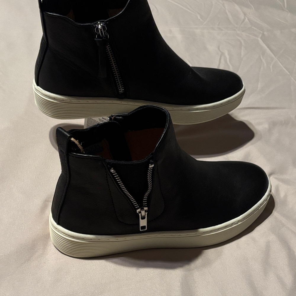 Sofft Black Casual Ankle Boots with Side Zipper